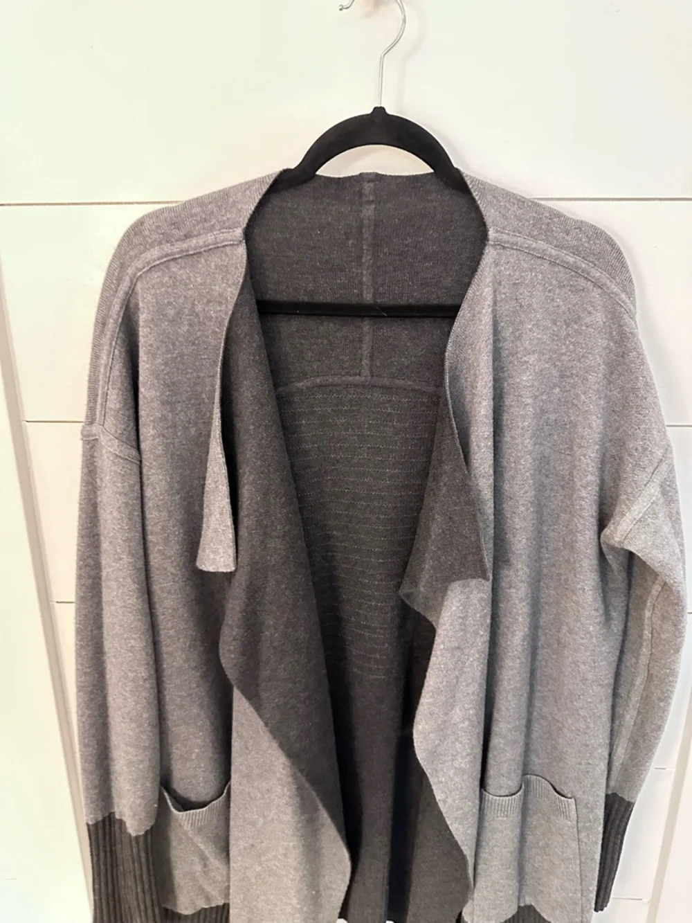 LULULEMON L Still Lotus wrap Grey-Black thumb sleeve pocket reversible cardigan - Picture 9 of 16